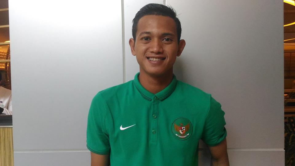 Muchlis Hadi Ning resmi menjadi pemain baru Semen Padang. - INDOSPORT